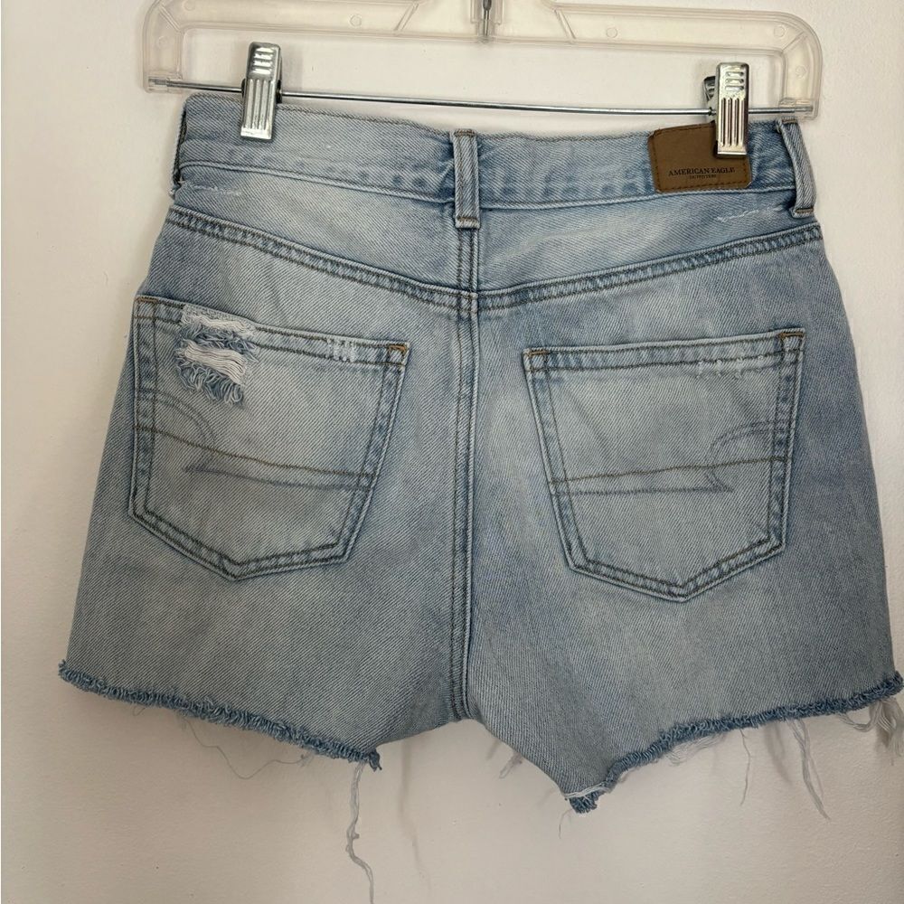 American Eagle Mom Jean Cutoff Shorts Distressed Size 2 Light Wash
